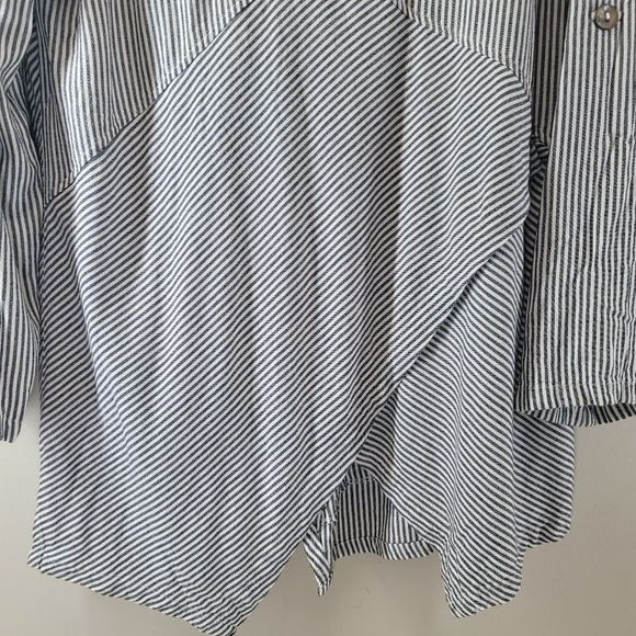 Soft Surroundings Size Large Blue Striped Longsleeve Button Down - Picture 5 of 8